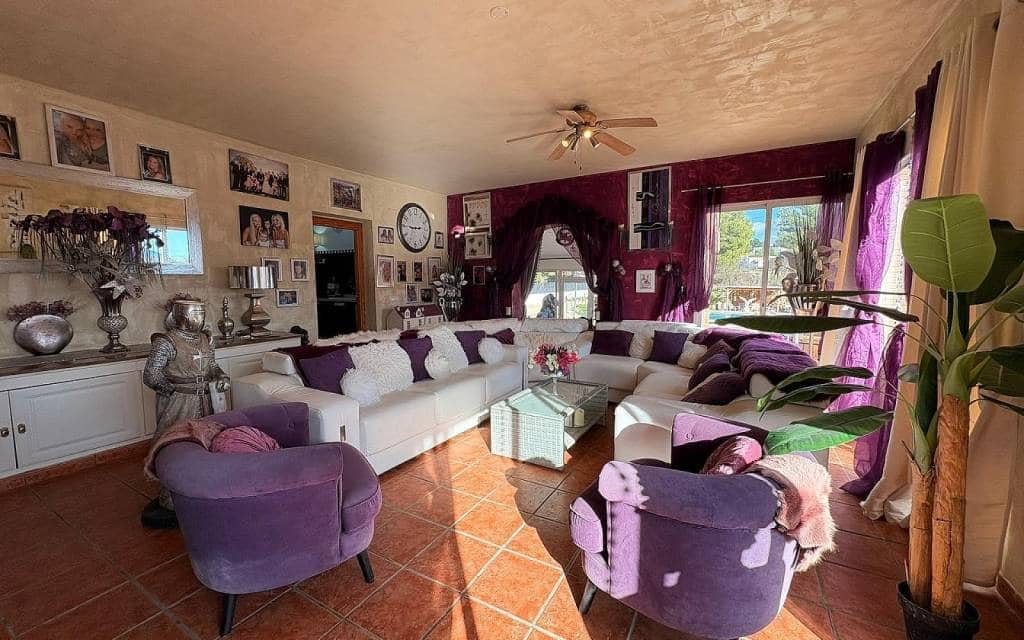 Chalet de 8 habitaciones en Castalla en venta con piscina - 449.995 € (Ref: 9902066)