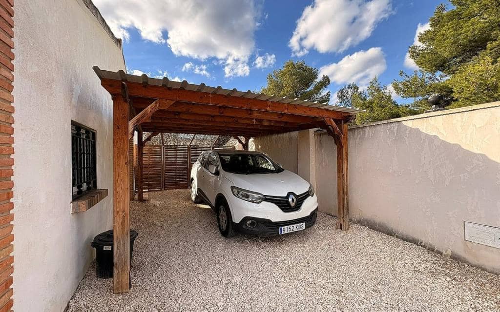 Chalet de 8 habitaciones en Castalla en venta con piscina - 449.995 € (Ref: 9902066)