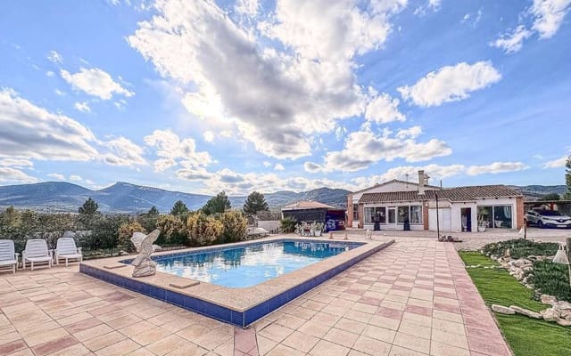 8 soveværelse Villa til salg i Castalla med swimmingpool - € 449.995 (Ref: 9902066)