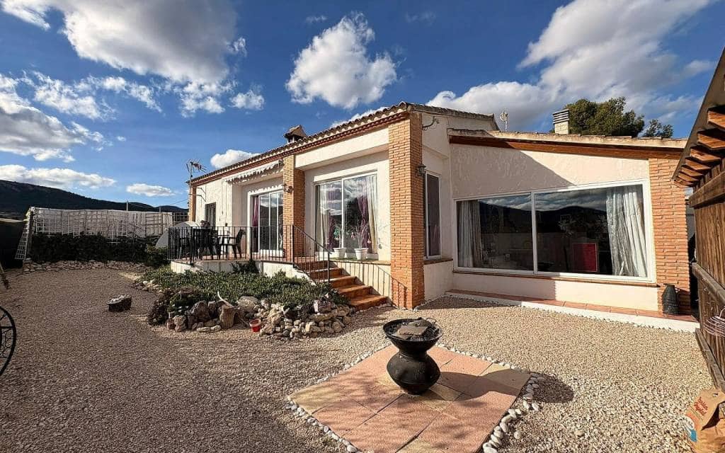 Chalet de 8 habitaciones en Castalla en venta con piscina - 449.995 € (Ref: 9902066)