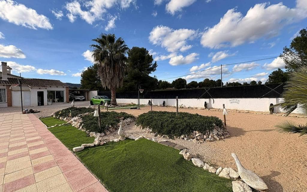 Chalet de 8 habitaciones en Castalla en venta con piscina - 449.995 € (Ref: 9902066)