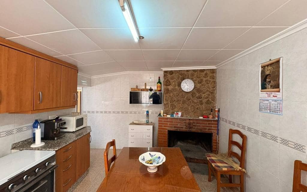 Chalet de 3 habitaciones en Yecla en venta - 149.995 € (Ref: 9902077)