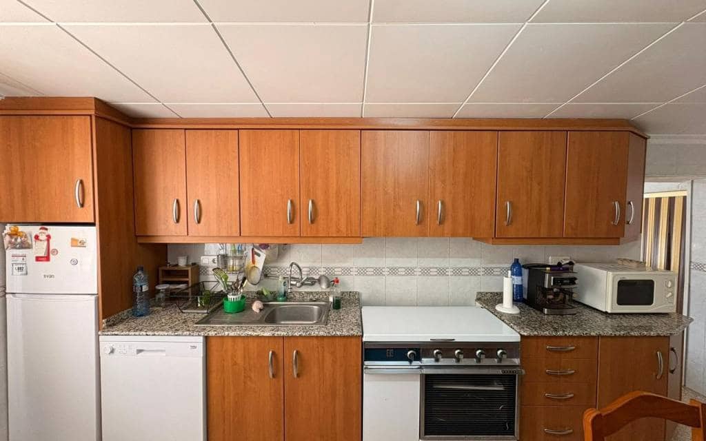 Chalet de 3 habitaciones en Yecla en venta - 149.995 € (Ref: 9902077)