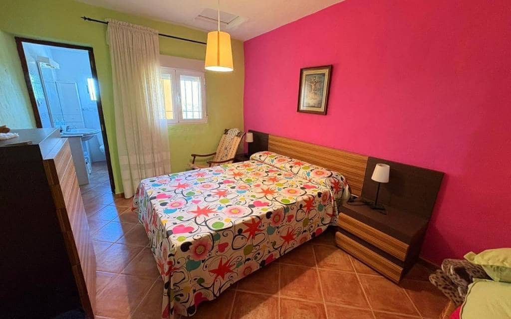 Chalet de 3 habitaciones en Yecla en venta - 149.995 € (Ref: 9902077)