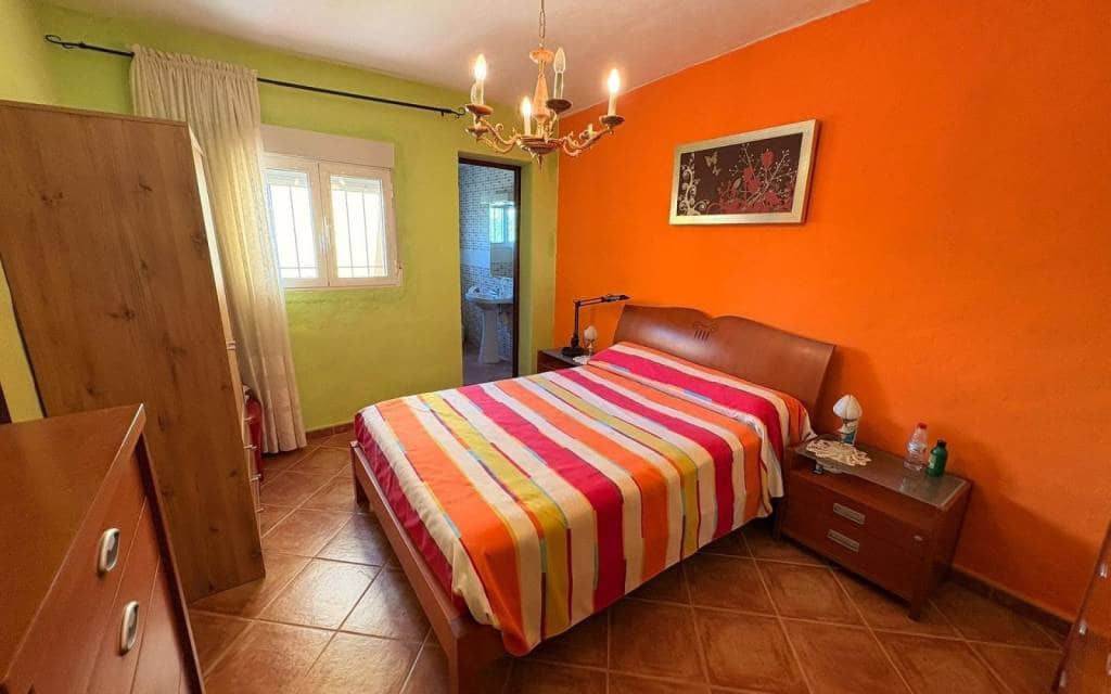 Chalet de 3 habitaciones en Yecla en venta - 149.995 € (Ref: 9902077)