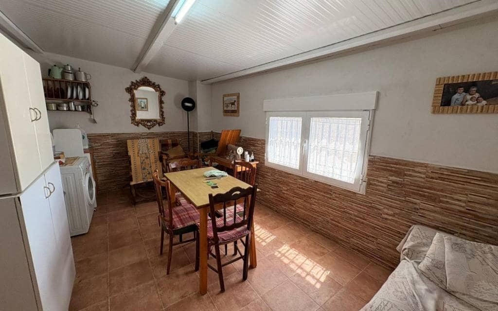 Chalet de 3 habitaciones en Yecla en venta - 149.995 € (Ref: 9902077)