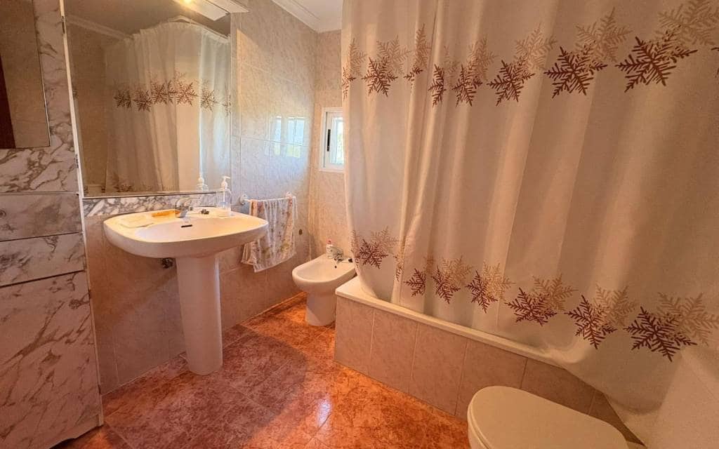 Chalet de 3 habitaciones en Yecla en venta - 149.995 € (Ref: 9902077)