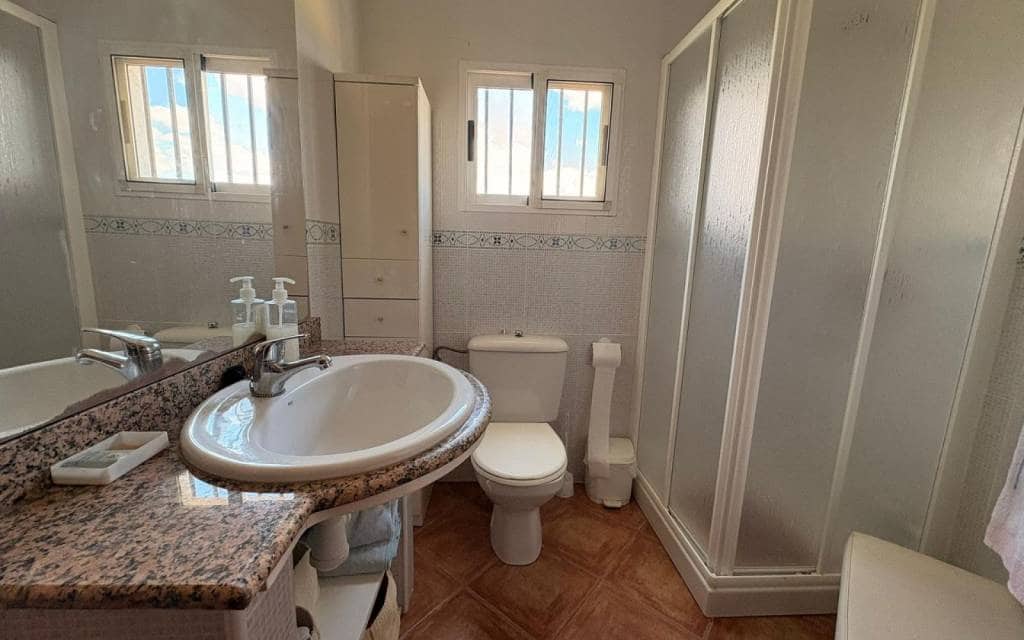 Chalet de 3 habitaciones en Yecla en venta - 149.995 € (Ref: 9902077)