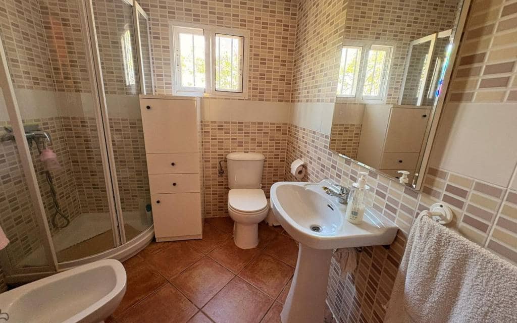 Chalet de 3 habitaciones en Yecla en venta - 149.995 € (Ref: 9902077)