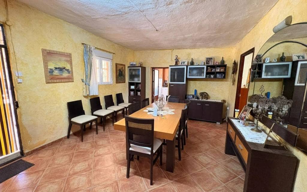 Chalet de 3 habitaciones en Yecla en venta - 149.995 € (Ref: 9902077)
