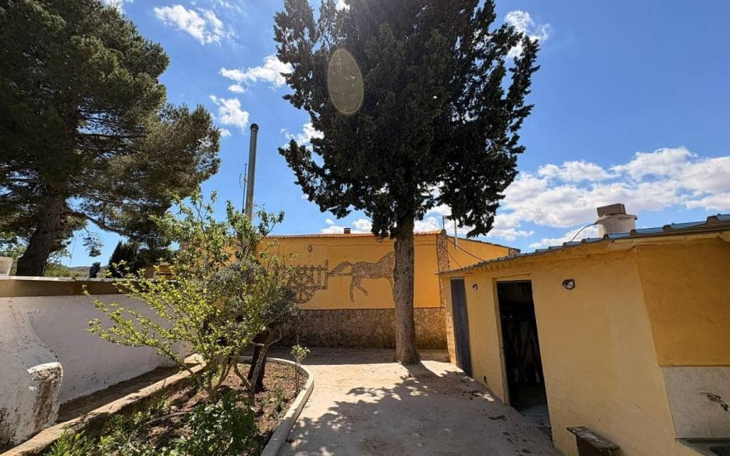 Chalet de 3 habitaciones en Yecla en venta - 149.995 € (Ref: 9902077)