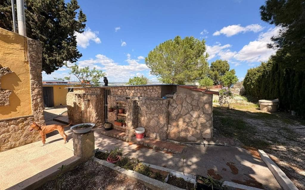 Chalet de 3 habitaciones en Yecla en venta - 149.995 € (Ref: 9902077)