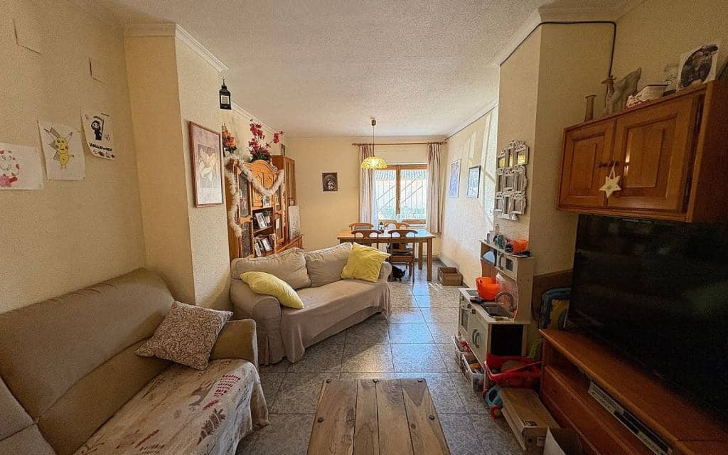 6 makuuhuone Omakotitalo myytävänä paikassa Monovar / Monover mukana uima-altaan 
autotalli - 165 500 € (Ref: 9911688)