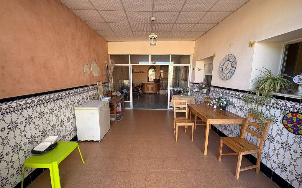 6 makuuhuone Omakotitalo myytävänä paikassa Monovar / Monover mukana uima-altaan 
autotalli - 165 500 € (Ref: 9911688)