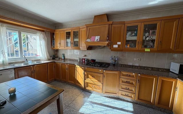 6 makuuhuone Omakotitalo myytävänä paikassa Monóvar / Monóver mukana uima-altaan 
autotalli - 165 500 € (Ref: 9911688)