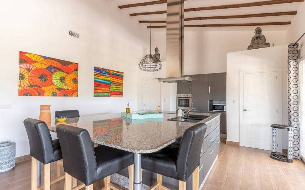 5 bedroom Villa for sale in La Romana with pool - € 405,000 (Ref: 9918746)