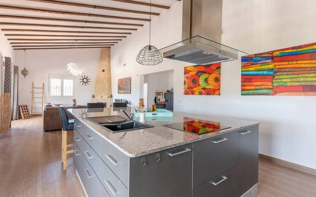 5 bedroom Villa for sale in La Romana with pool - € 405,000 (Ref: 9918746)