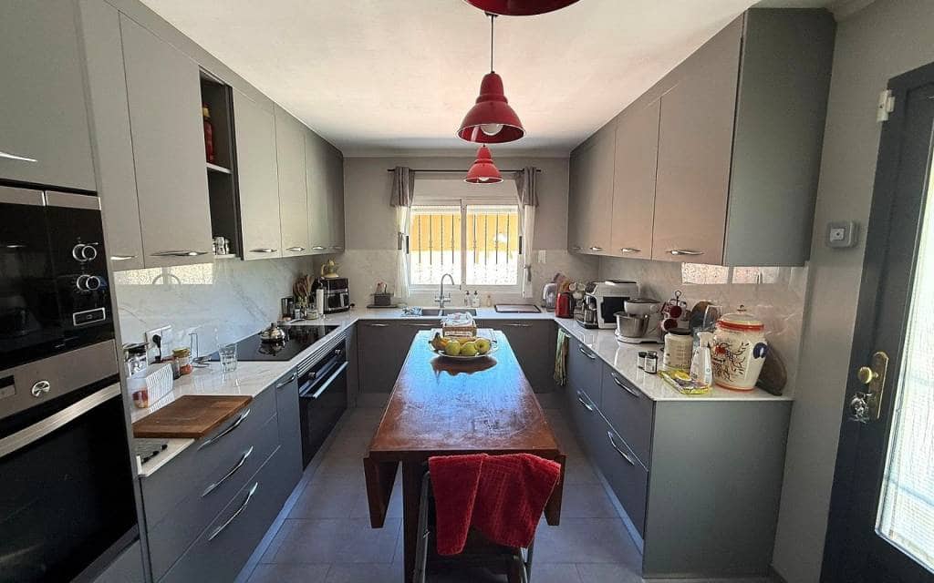 Chalet de 5 habitaciones en Castalla en venta con piscina - 550.000 € (Ref: 9950136)