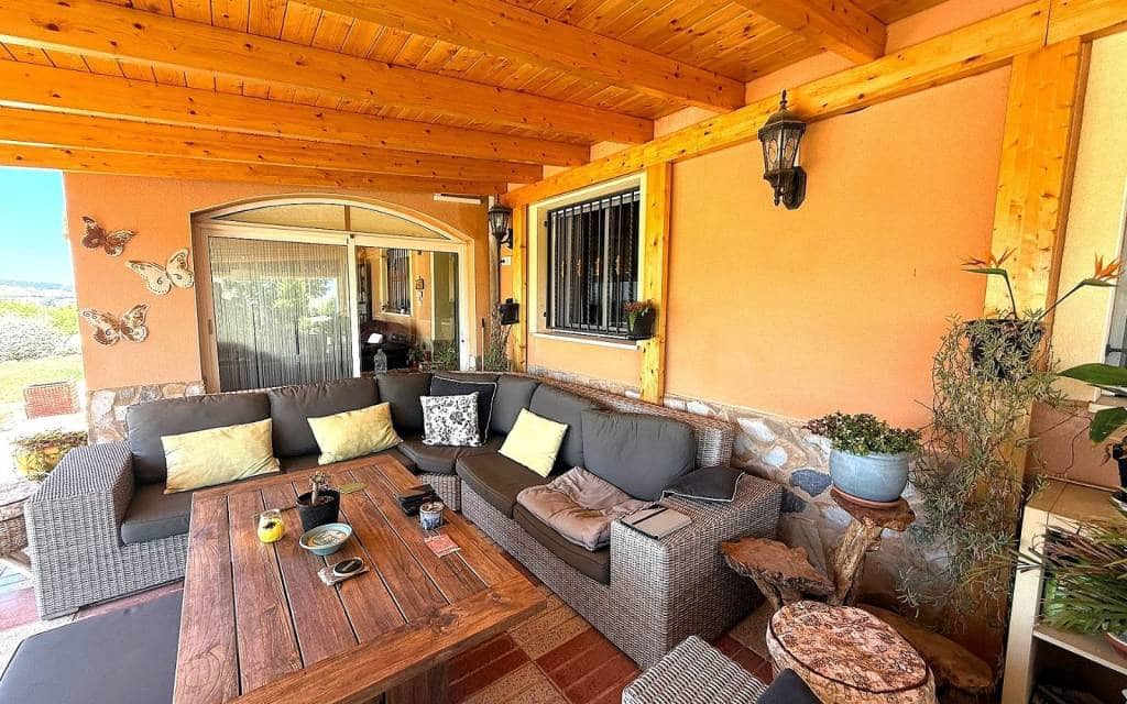 Chalet de 5 habitaciones en Castalla en venta con piscina - 550.000 € (Ref: 9950136)