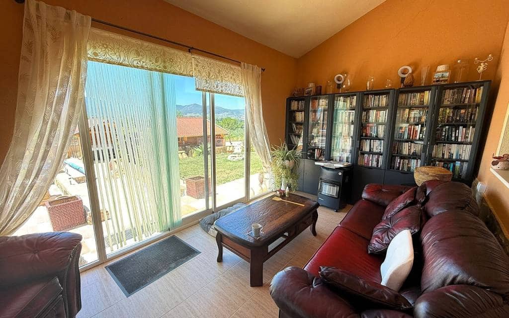 Chalet de 5 habitaciones en Castalla en venta con piscina - 550.000 € (Ref: 9950136)