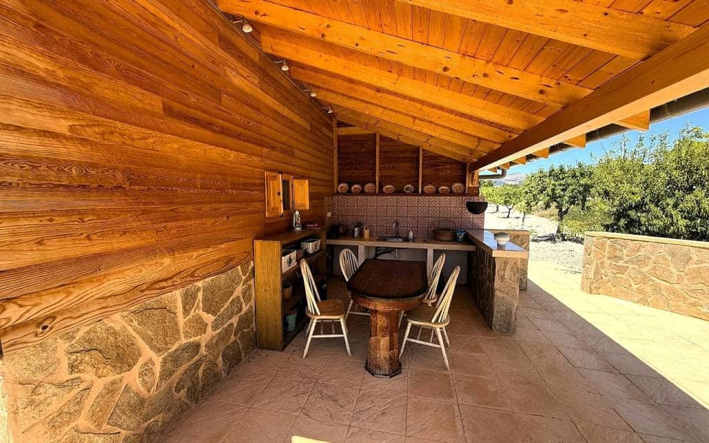 Chalet de 5 habitaciones en Castalla en venta con piscina - 550.000 € (Ref: 9950136)