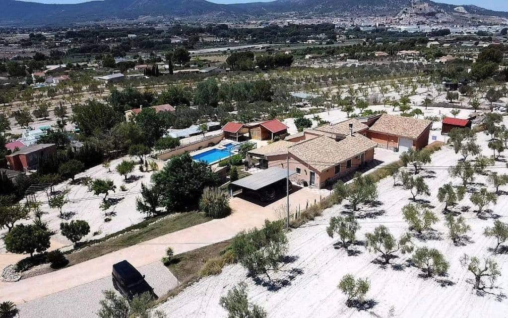 Chalet de 5 habitaciones en Castalla en venta con piscina - 550.000 € (Ref: 9950136)