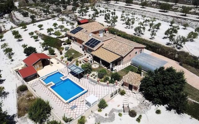 5 Zimmer Villa zu verkaufen in Castalla mit Pool - 550.000 € (Ref: 9950136)