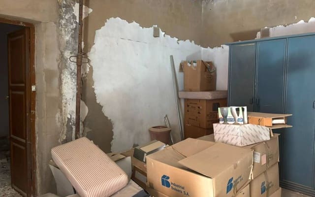 4 chambre Maison de Ville à vendre à Sax - 59 900 € (Ref: 9950329)