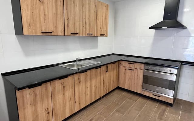 2 makuuhuone Omakotitalo myytävänä paikassa Sax - 75 000 € (Ref: 9956589)