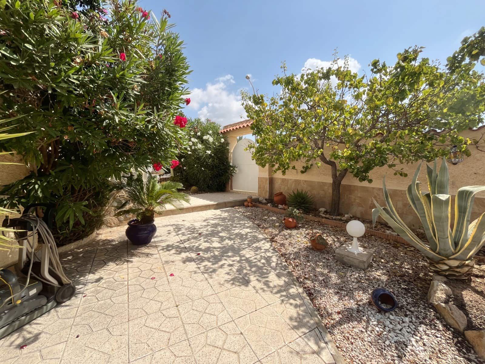 6 bedroom Villa for sale in Ciudad Quesada with pool - € 685,000 (Ref: 10007890)