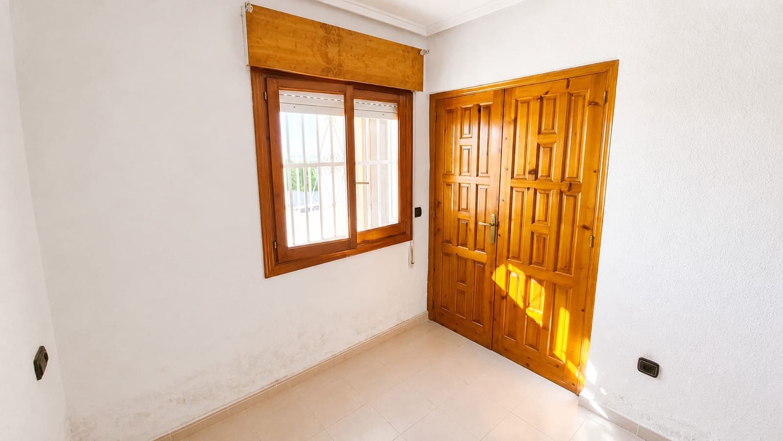 1 soverom Leilighet til salgs i Alicante by med svømmebasseng garasje - € 105 000 (Ref: 10015865)