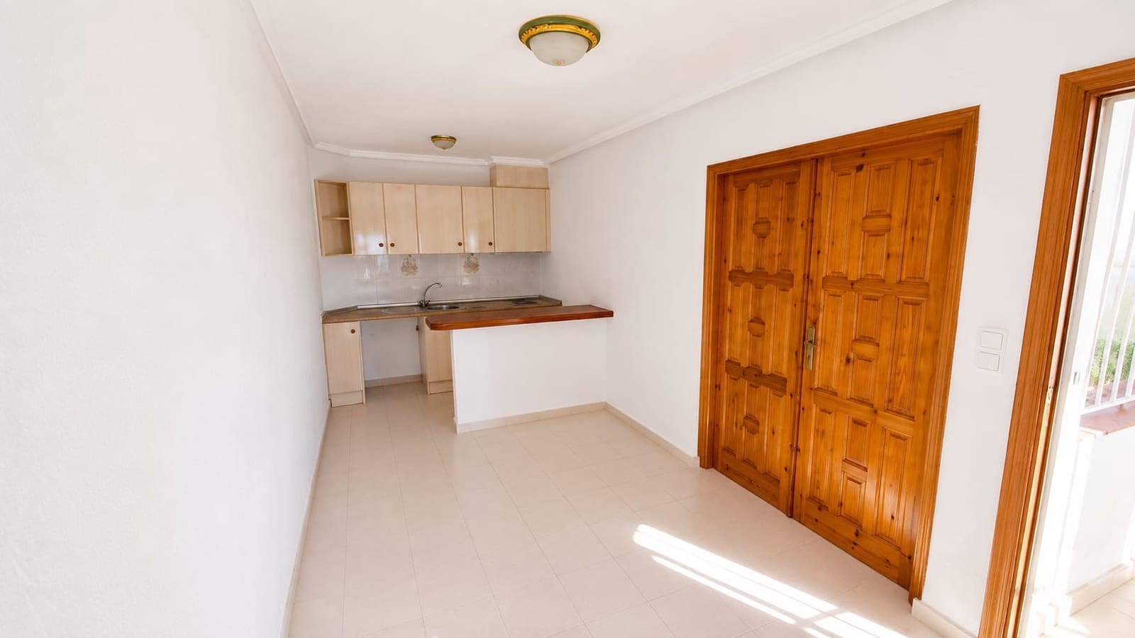 1 soverom Leilighet til salgs i Alicante by med svømmebasseng garasje - € 105 000 (Ref: 10015865)