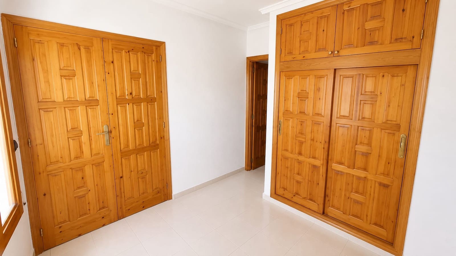 1 soverom Leilighet til salgs i Alicante by med svømmebasseng garasje - € 105 000 (Ref: 10015865)