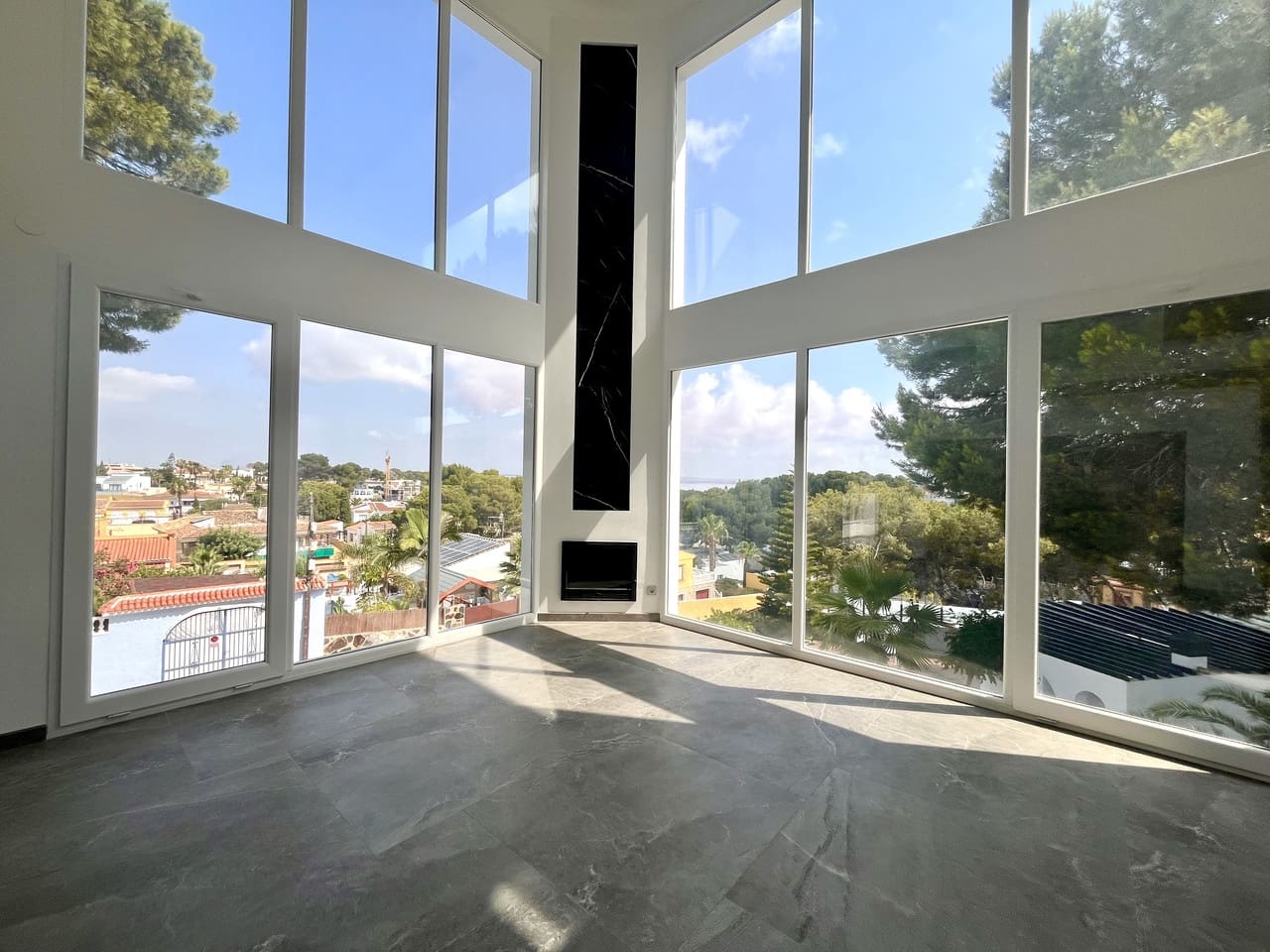 6 sypialnia Willa na sprzedaż w Los Balcones z basenem garażem - 1 050 000 € (Ref: 10016507)