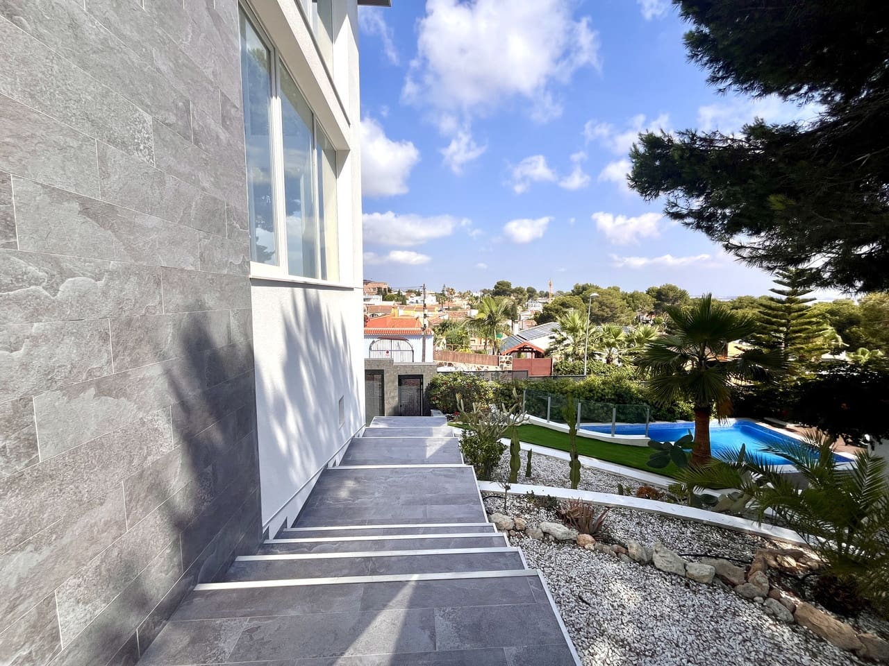 6 sypialnia Willa na sprzedaż w Los Balcones z basenem garażem - 1 050 000 € (Ref: 10016507)