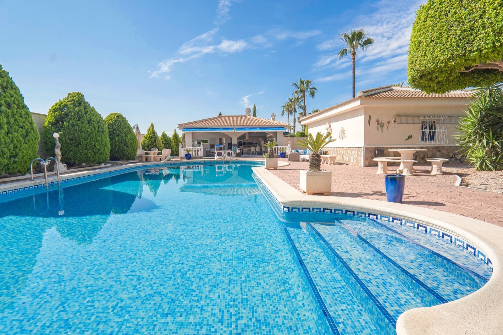 5 bedroom Villa for sale in Ciudad Quesada with pool garage - € 845,000 (Ref: 10043319)