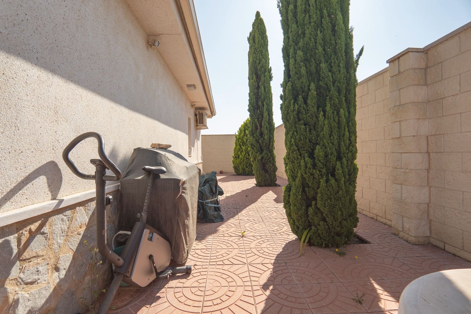 5 bedroom Villa for sale in Ciudad Quesada with pool garage - € 845,000 (Ref: 10043319)