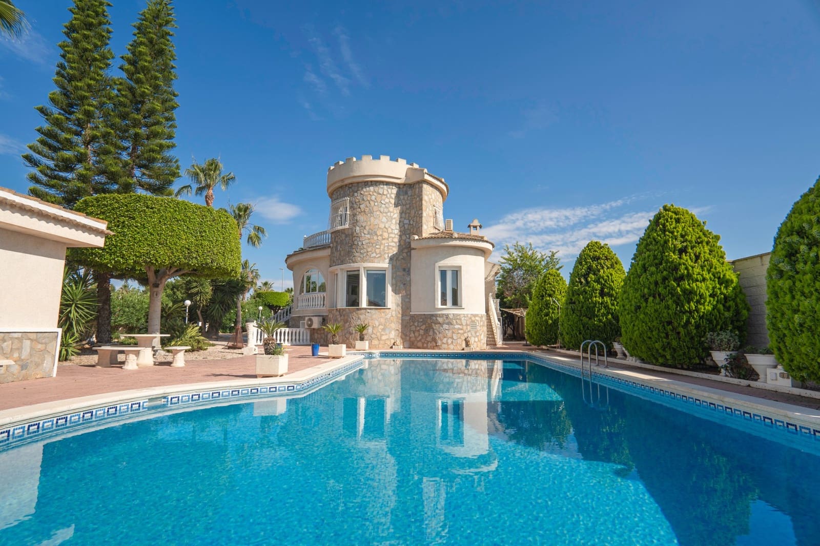 5 bedroom Villa for sale in Ciudad Quesada with pool garage - € 845,000 (Ref: 10043319)