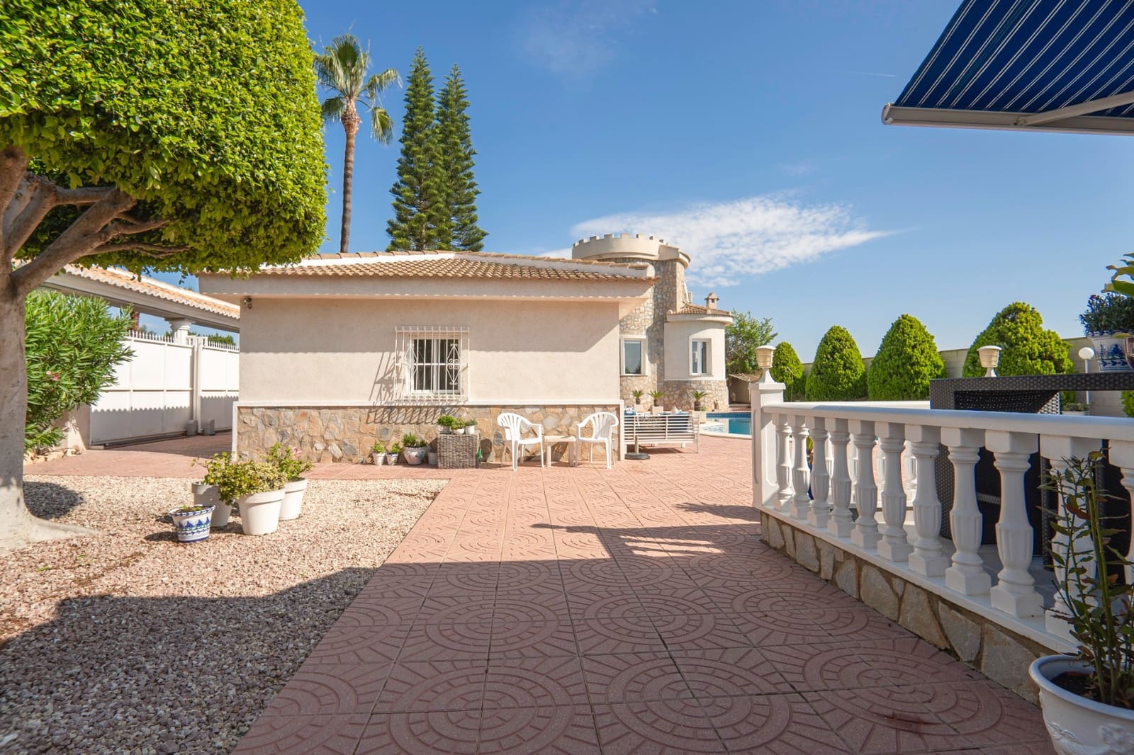 5 bedroom Villa for sale in Ciudad Quesada with pool garage - € 845,000 (Ref: 10043319)