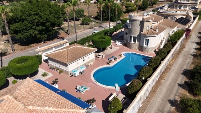 5 bedroom Villa for sale in Ciudad Quesada, Rojales with pool garage - € 845,000 (Ref: 10043319)
