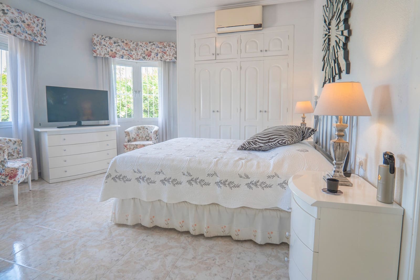5 bedroom Villa for sale in Ciudad Quesada with pool garage - € 845,000 (Ref: 10043319)