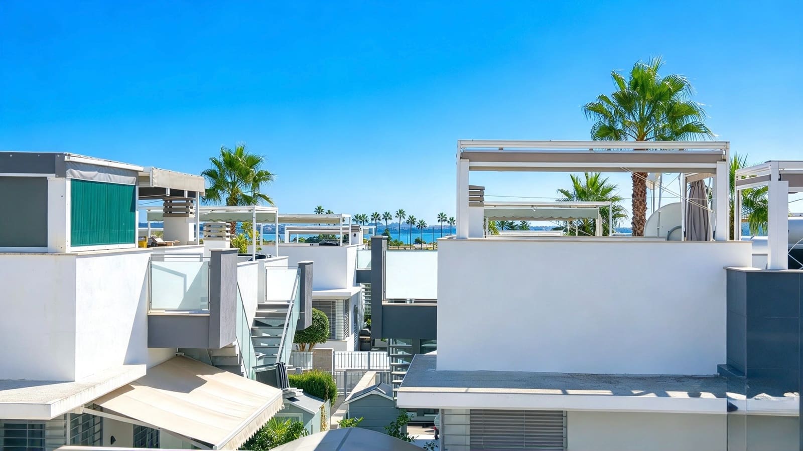 3 quarto Moradia Geminada para venda em Pueblo Bravo com piscina garagem - 299 000 € (Ref: 10161781)