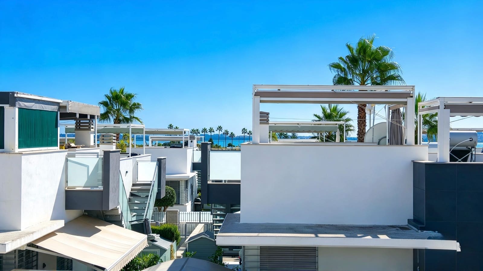 3 quarto Moradia Geminada para venda em Pueblo Bravo com piscina garagem - 299 000 € (Ref: 10161781)