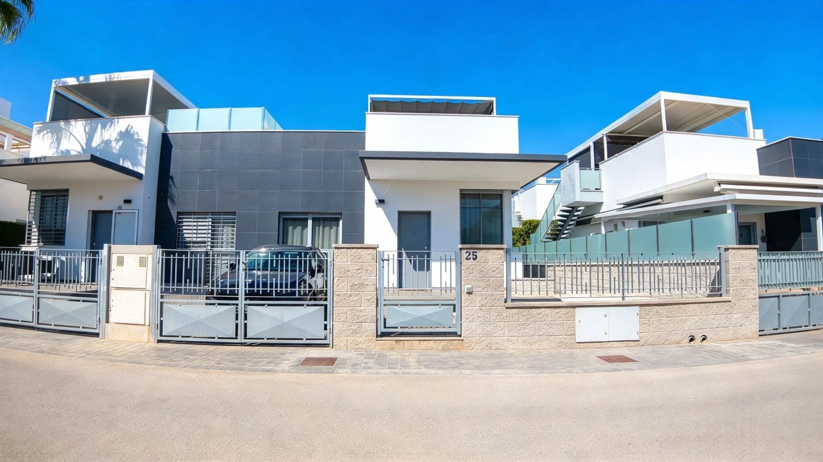 3 quarto Moradia Geminada para venda em Pueblo Bravo com piscina garagem - 299 000 € (Ref: 10161781)