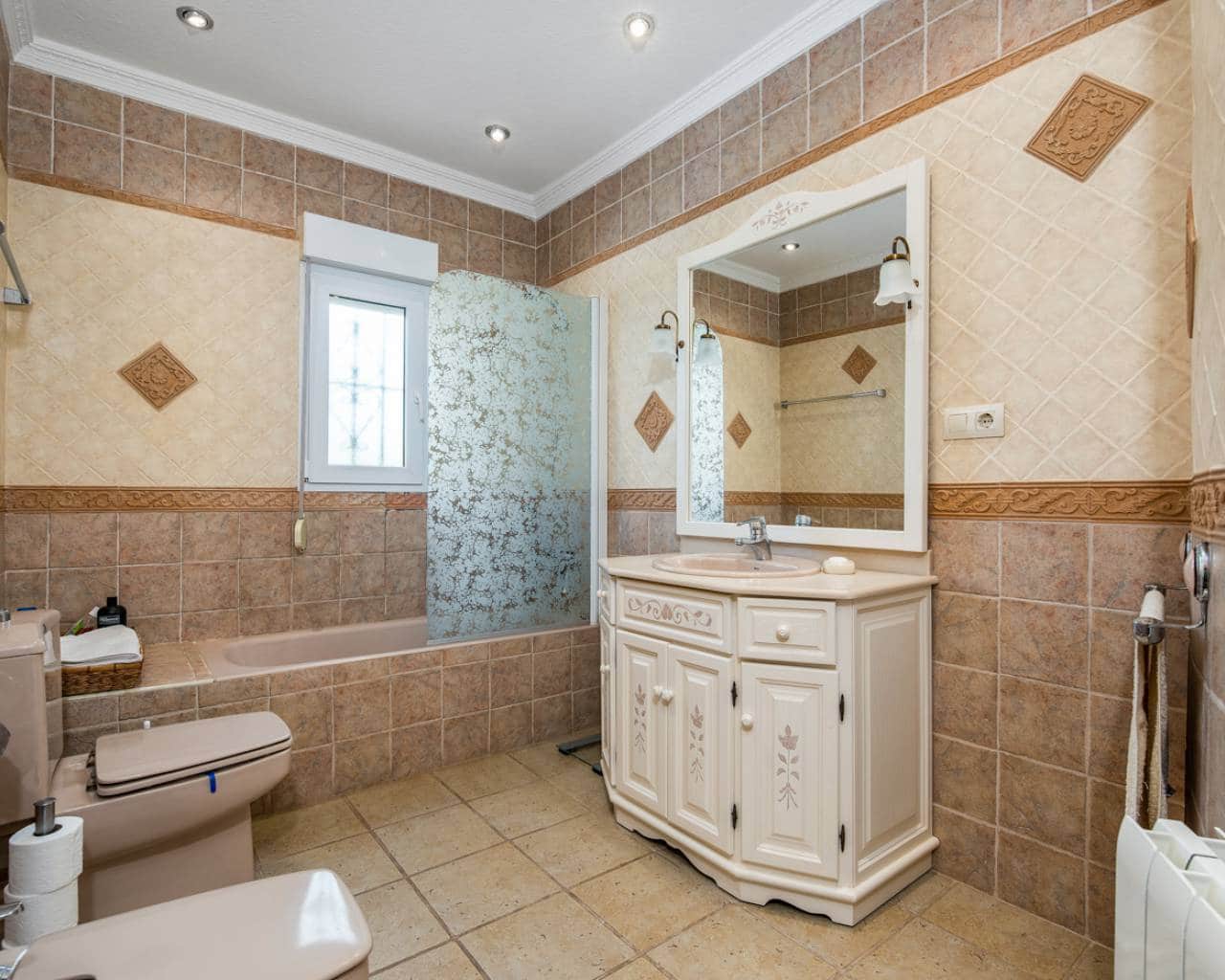 4 bedroom Villa for sale in Ciudad Quesada with pool garage - € 580,000 (Ref: 10161799)