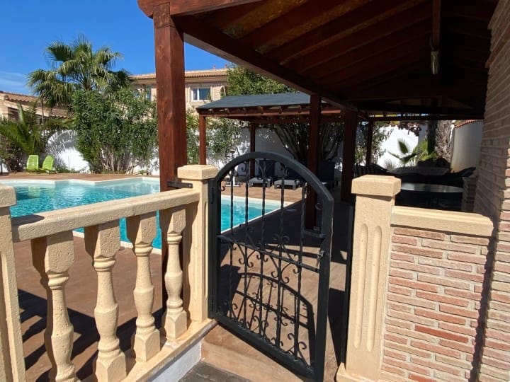 3 Zimmer Villa zu verkaufen in Ciudad Quesada mit Pool - 530.000 € (Ref: 8427222)