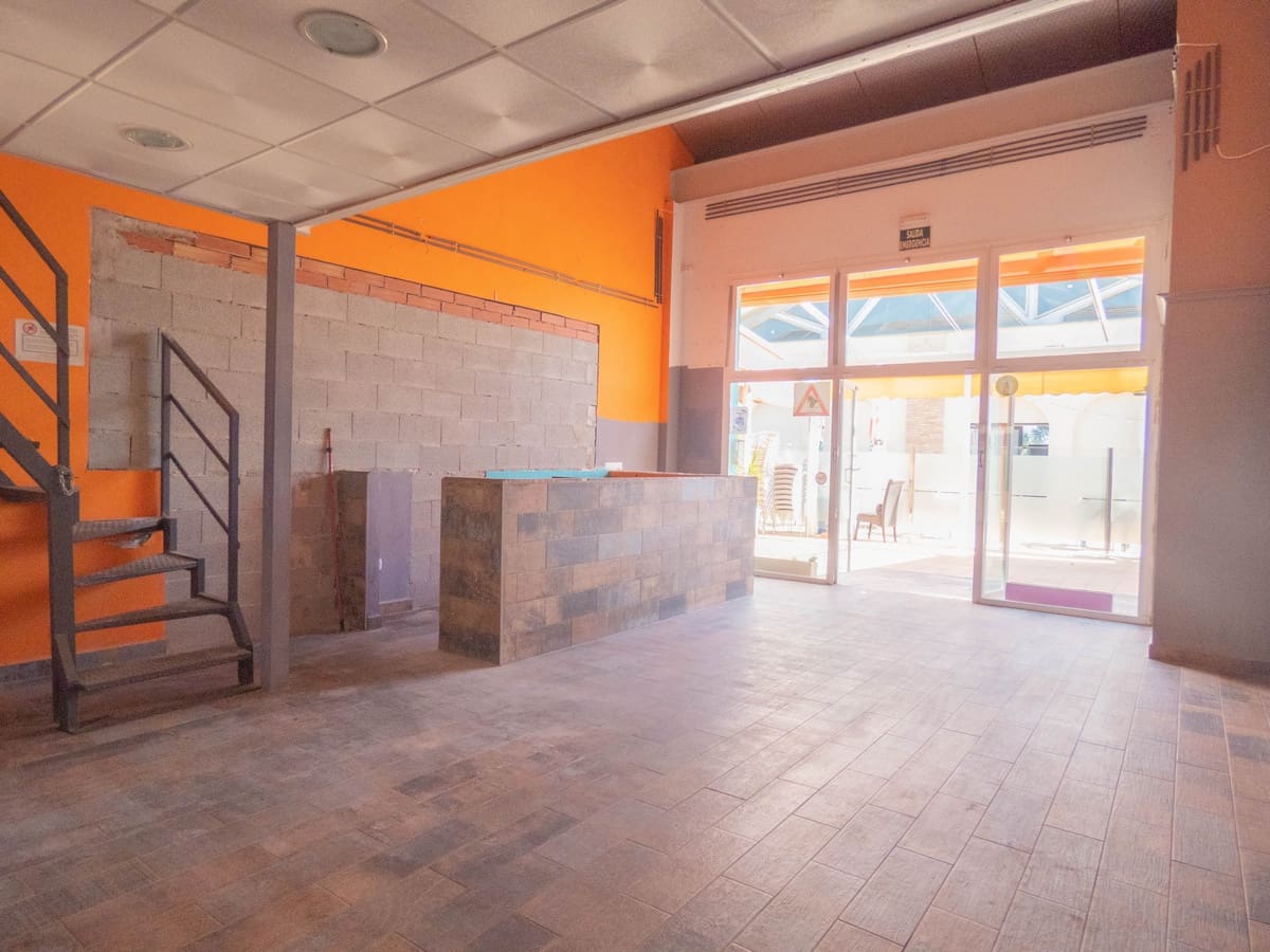 Commercial for sale in Algorfa - € 100,000 (Ref: 8677027)