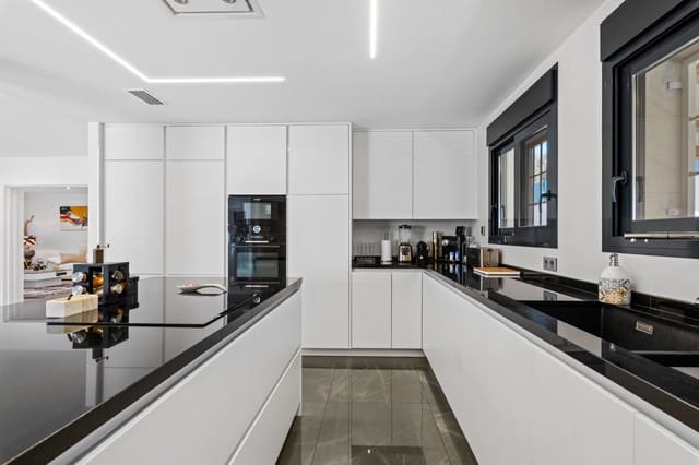 5 slaapkamer Villa te koop in Alicante stad met zwembad - € 1.365.000 (Ref: 8822063)