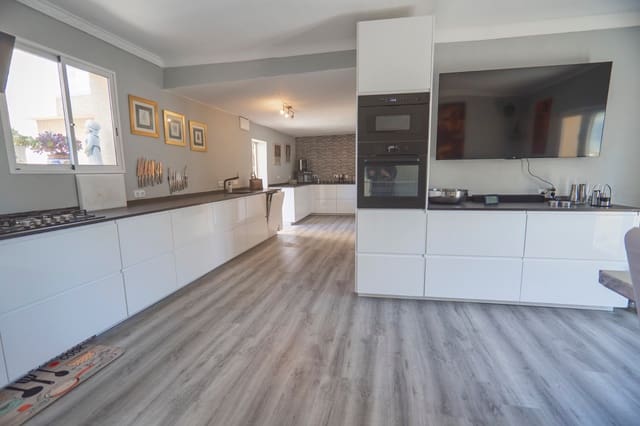 6 bedroom Finca/Country House for sale in Los Montesinos with pool - € 795,000 (Ref: 8842447)