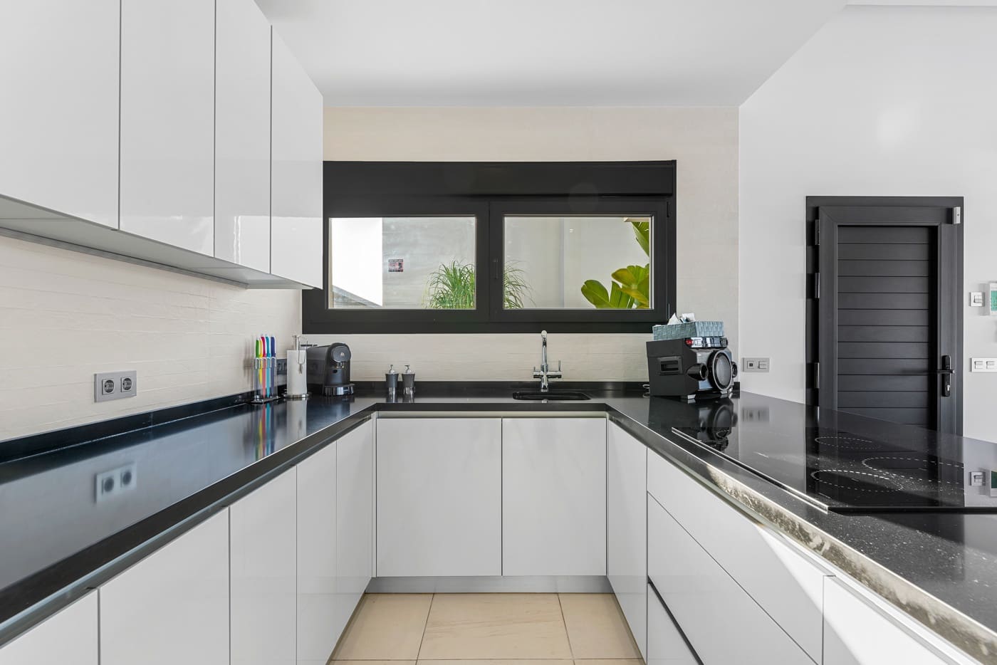 4 soveværelse Villa til salg i Benijofar med swimmingpool - € 699.000 (Ref: 8912873)